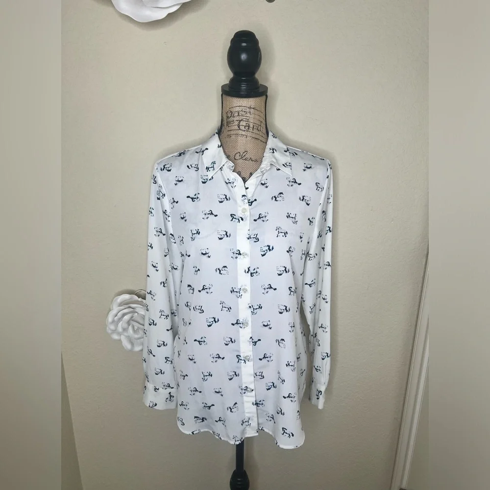 NTM: Ann Taylor Creamy White & Blue Wandering Horses Button Down Top Sz 8